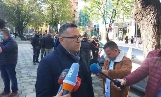 Greva në Rinas, lirohen katër prej kontrolloreve të shoqëruar në polici