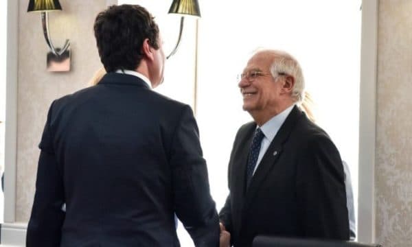 Borrell kërkon vazhdim të shpejtë të dialogut Kosovë-Serbi