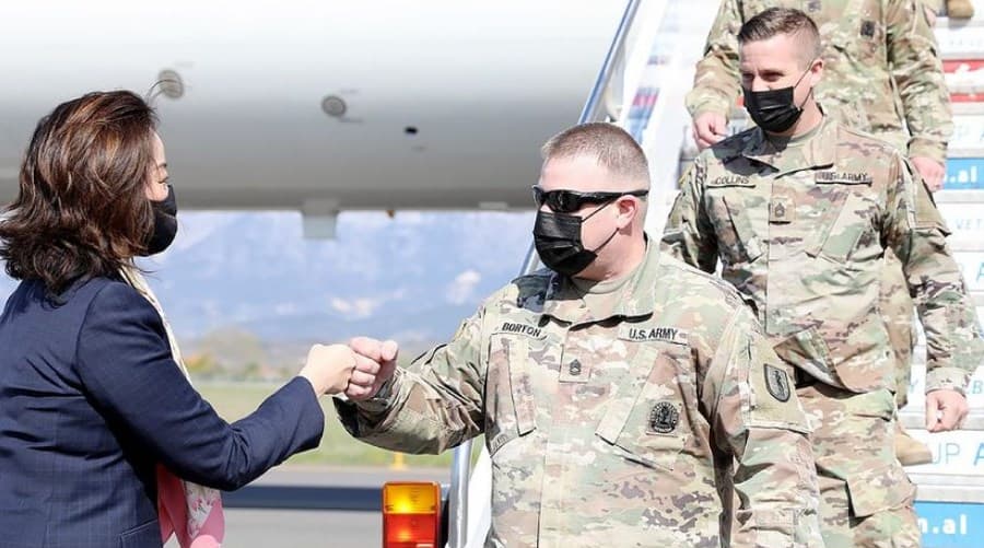 Defender 21’, ambasadorja Kim mirëpret ushtarët amerikanë në Tiranë