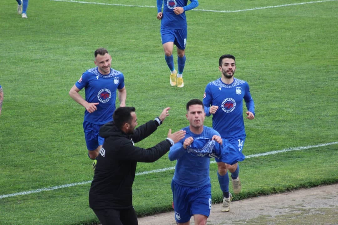 Teuta shkëputet në krye, Laçi dhe Vllaznia bëjnë ‘paqe’