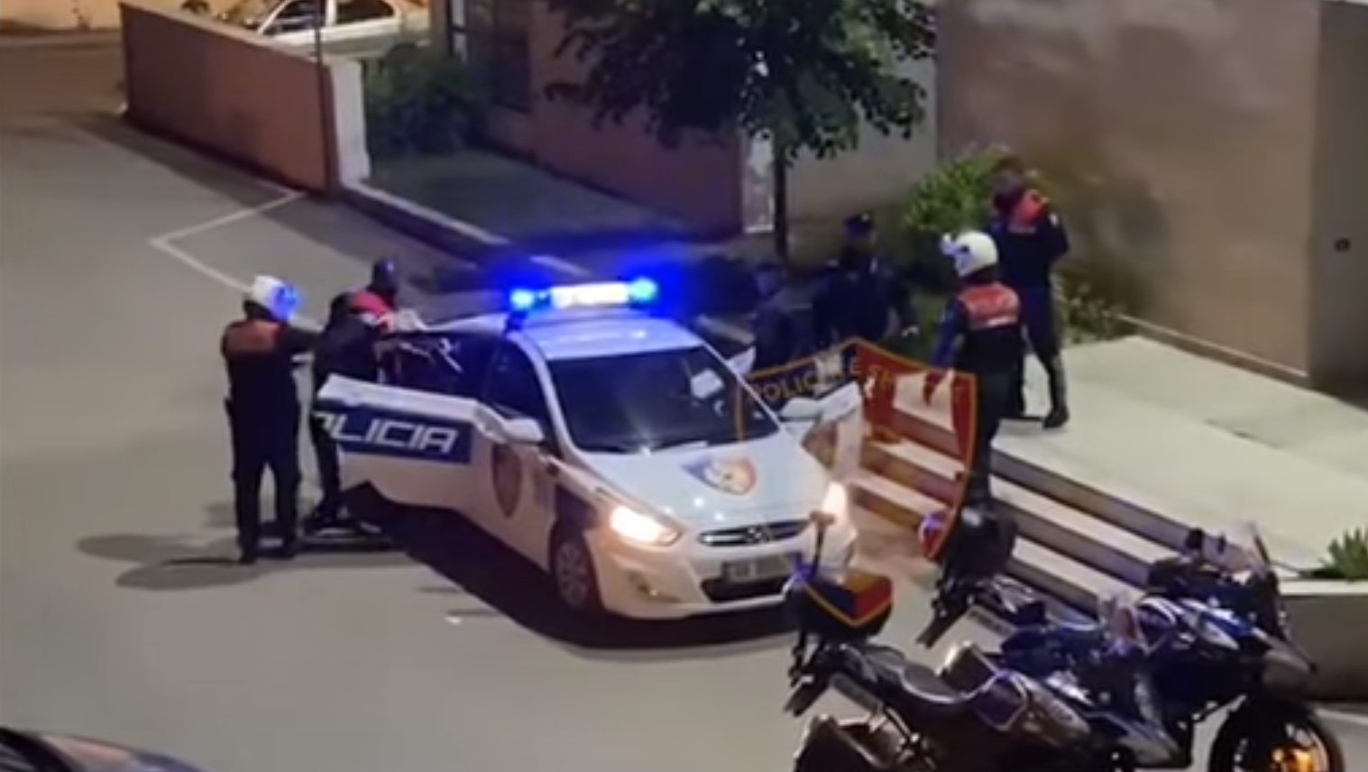 Transportonte 4 emigrantë, kapet 23-vjeçari në Fier