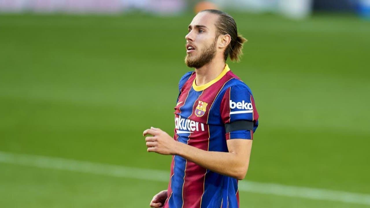 Barcelona rinovon Oscar Mingueza-n