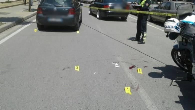Automjeti del nga rruga në Divjakë, ndërron jetë pasagjerja (VIDEO)
