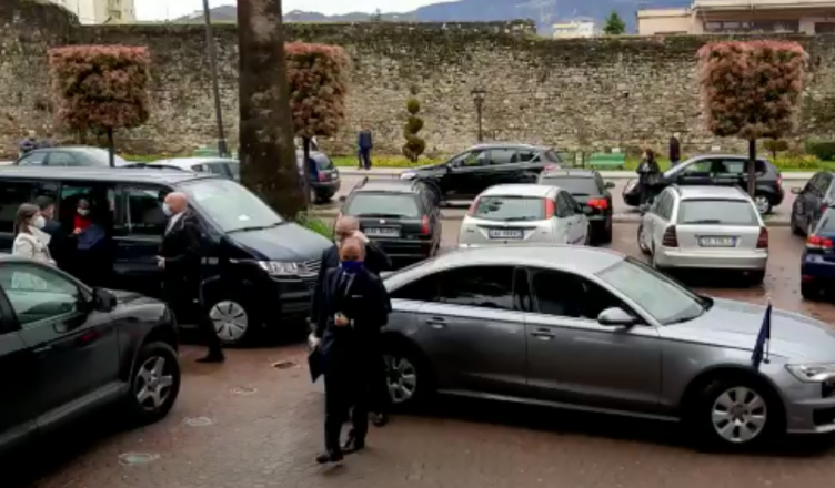 Ambasadorët e BE zbarkojnë në Elbasan/ Takime me Ballën, Bardhin dhe Hajdarin