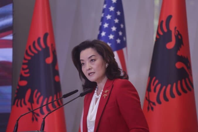 Yuri Kim dhe Ardi Veliu takohen për zgjedhjet