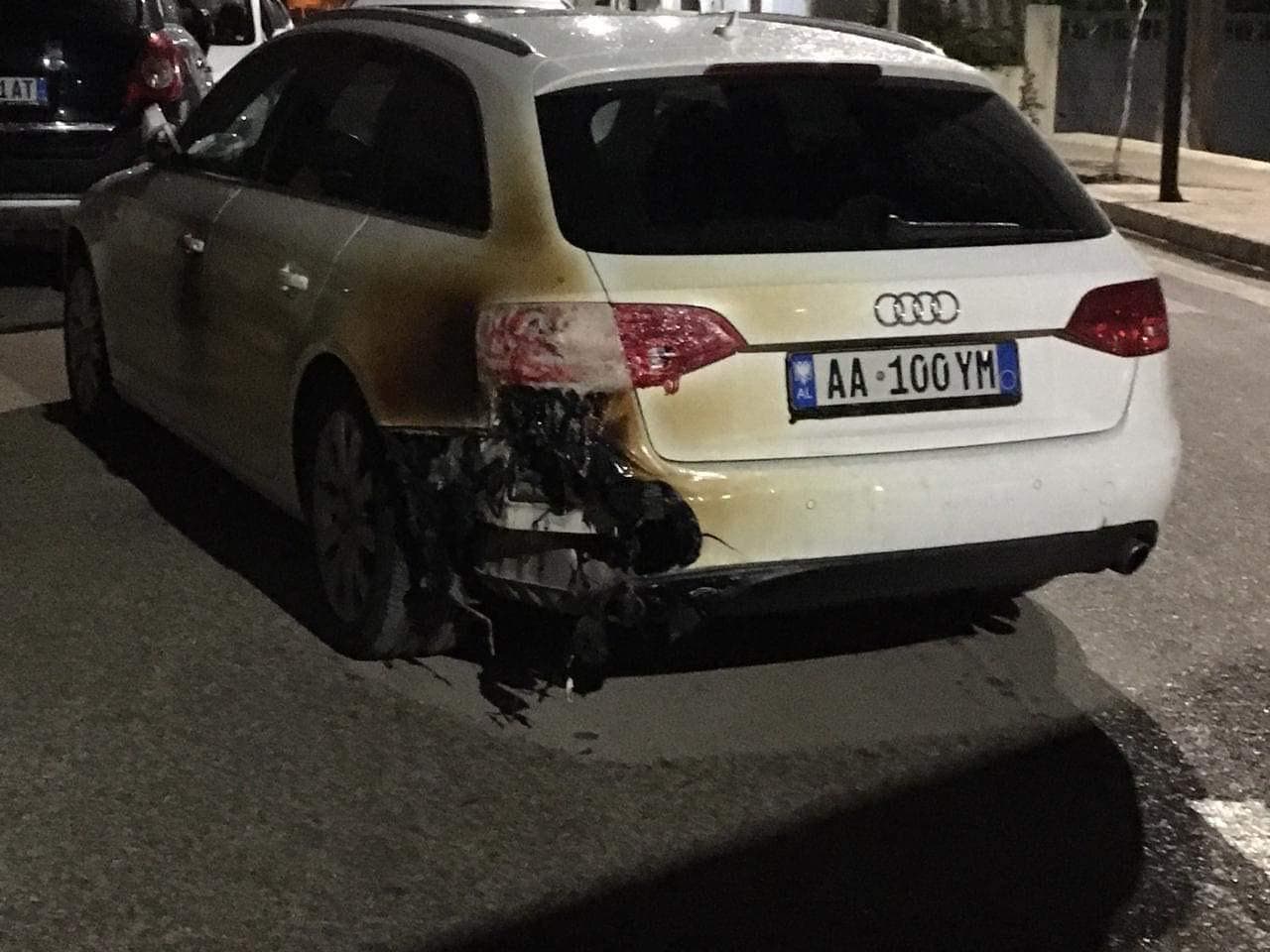 Digjen gjatë natës dy makina në Sarandë