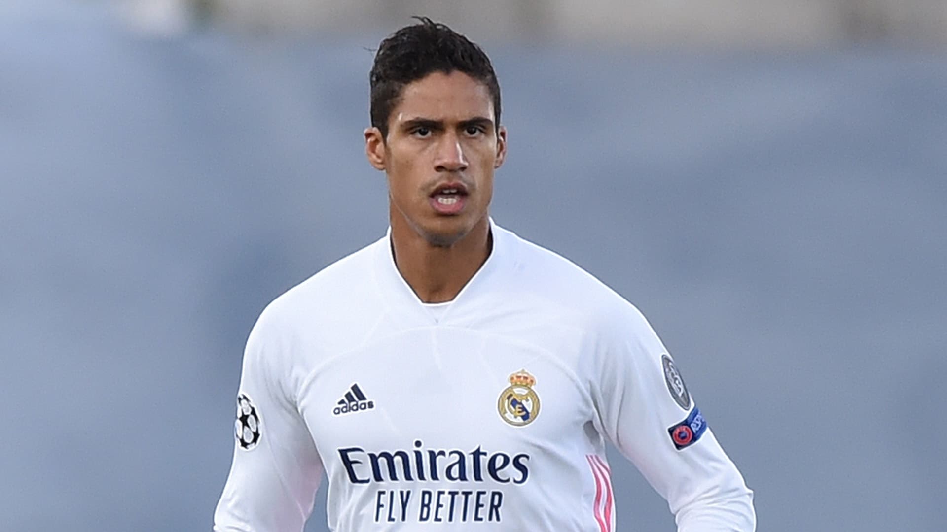 Parisi këmbëngul për Varane