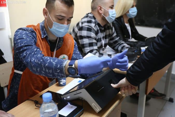 Fotografoi votën, arrestohet 30-vjeçari në Tiranë