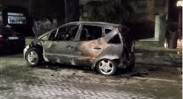 Digjet makina në qendër të Korçës