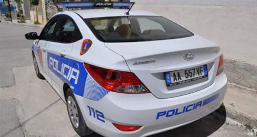 I riu me patentë false tenton t’i ikë policisë, i vihen prangat