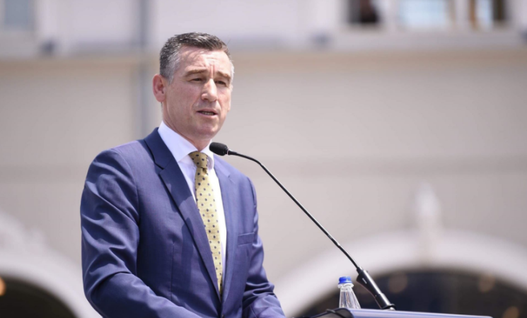 Përfundon “pushimi” tre ditor/ Kadri Veseli niset drejt Hagës