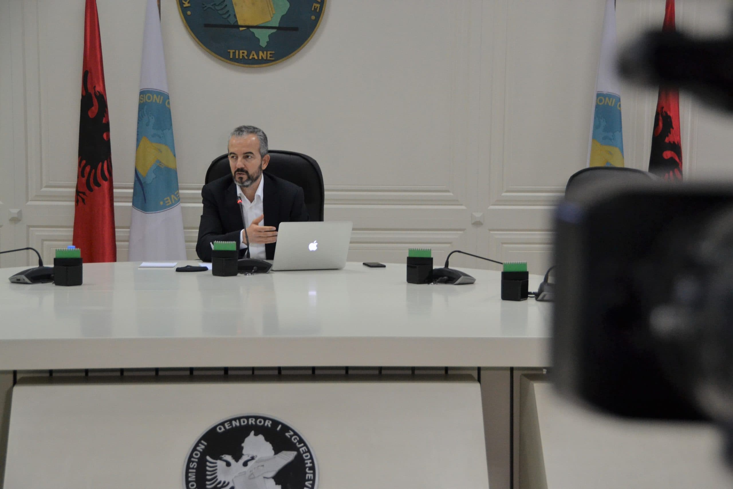 KQZ publikon moshën mesatare në Parlamentin e ri: Vetëm 10 deputetë nën 35 vjeç