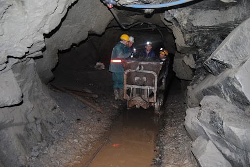 Shpërthim gazi në Minierën e Martaneshit/ Tre minatorë të asfiksuar dërgohen në spital