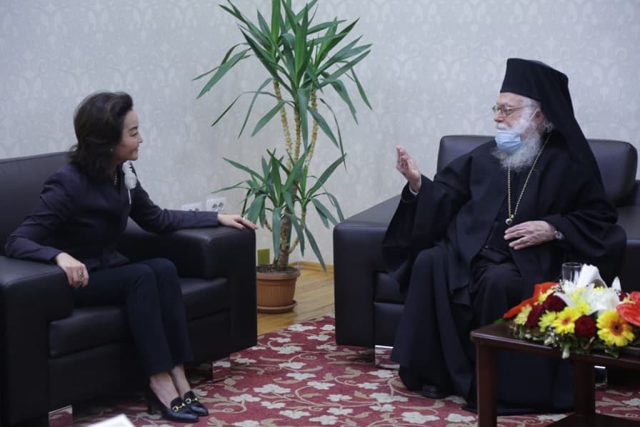 Kryepeshkopi Janullatos dhe ambasadorja Kim urojnë besimtarët nga selia e KMSH