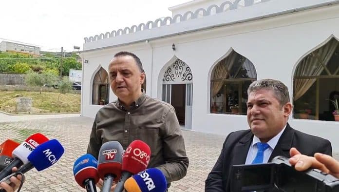 Legalizohen dy objekte kulti në Lushnjë e Kavajë