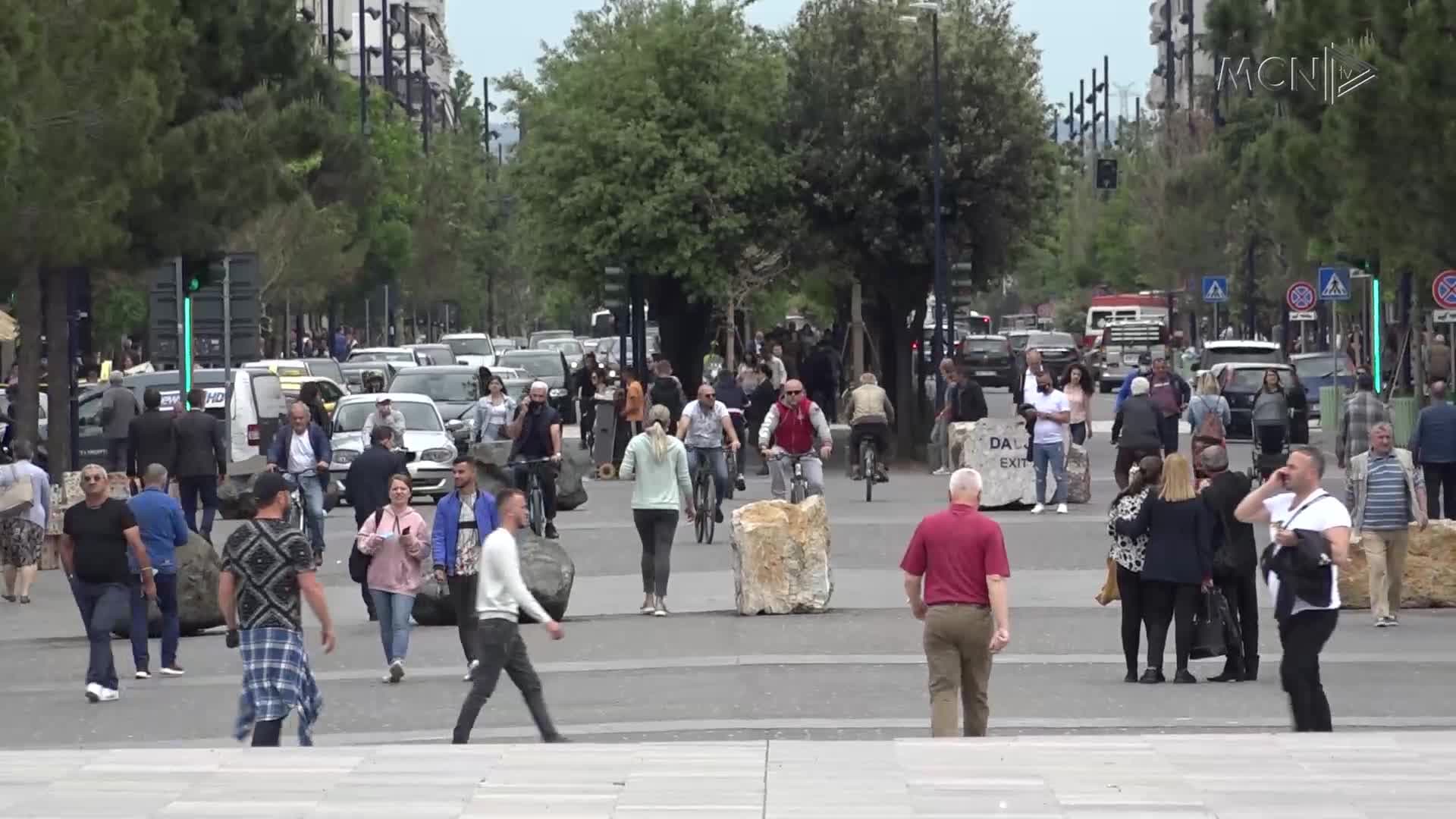 “Më hoqën nga puna se jam homoseksual” (VIDEO)