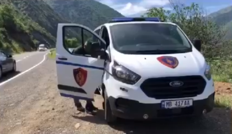 Gjendet një automjet i rënë në liqenin e Shkopetit, rezulton i vjedhur në Krujë