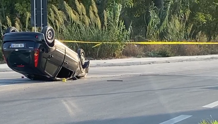 Vlorë, përplasen dy makina te “ish-Vefa”