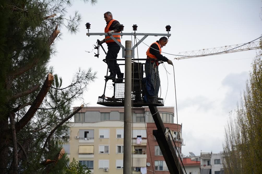 OSHEE: Nesër stakohet energjia në disa zona të Tiranës