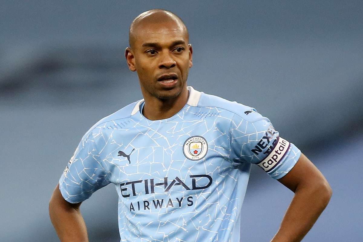 Manchester City drejt rinovimit me Fernandinhon