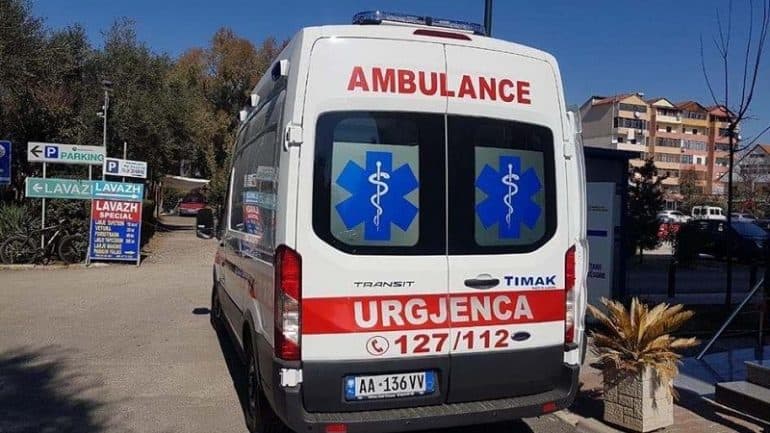 Humb ekuilibrin dhe bie nga skela, ndërron jetë një person në Korçë (VIDEO)