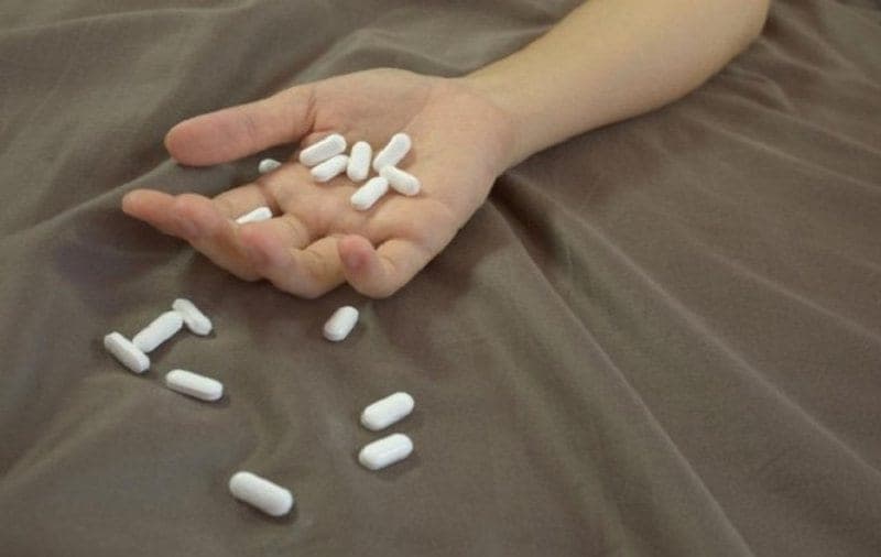 Tenton t’i japë fund jetës duke pirë ilaçe/ 18-vjeçarja në Tiranë në gjendje të rëndë