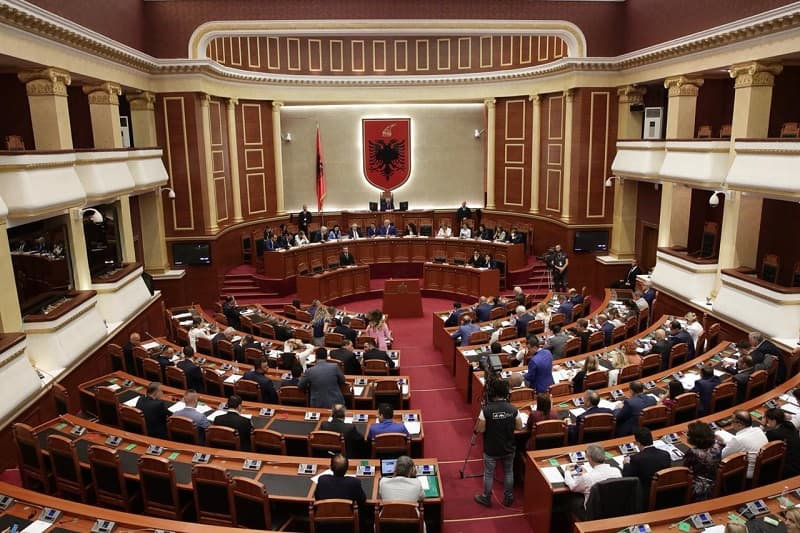 Mbylli dyert për mediat, reagon Kuvendi i Shqipërisë: Sistemi i ri është i rekomanduar nga BE