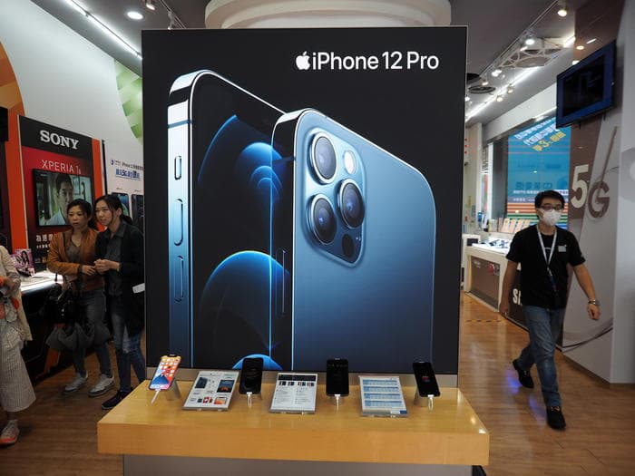 Apple dominon tregun global të telefonave inteligjentë 5G