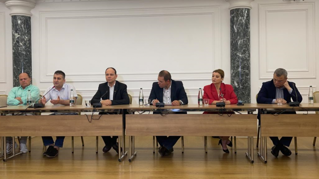 Grupi për PD-në: Basha ta ndajë mendjen për “25 prillin”, po shkarkon përgjegjësinë e humbjes tek demokratët