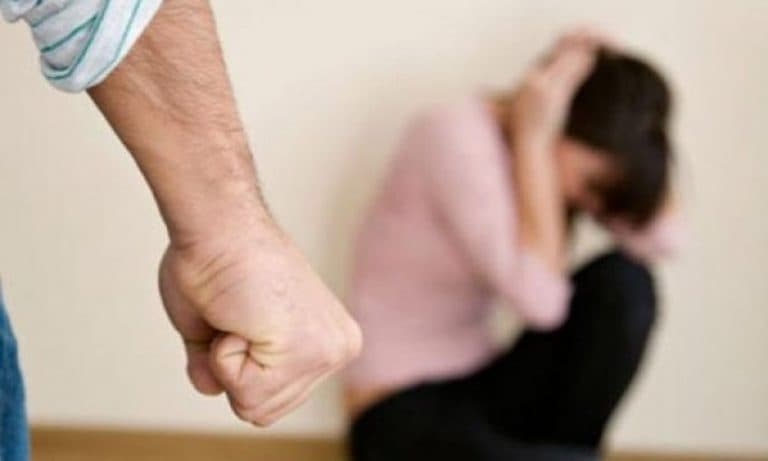 Dhunoi bashkëshorten pas sherrit, arrestohet i riu fierak