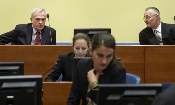 Të akuzuar për krime lufte në Kroaci e Bosnjë/ Stanishiç dhe Simatoviç dënohen me nga 12 vjet burgim