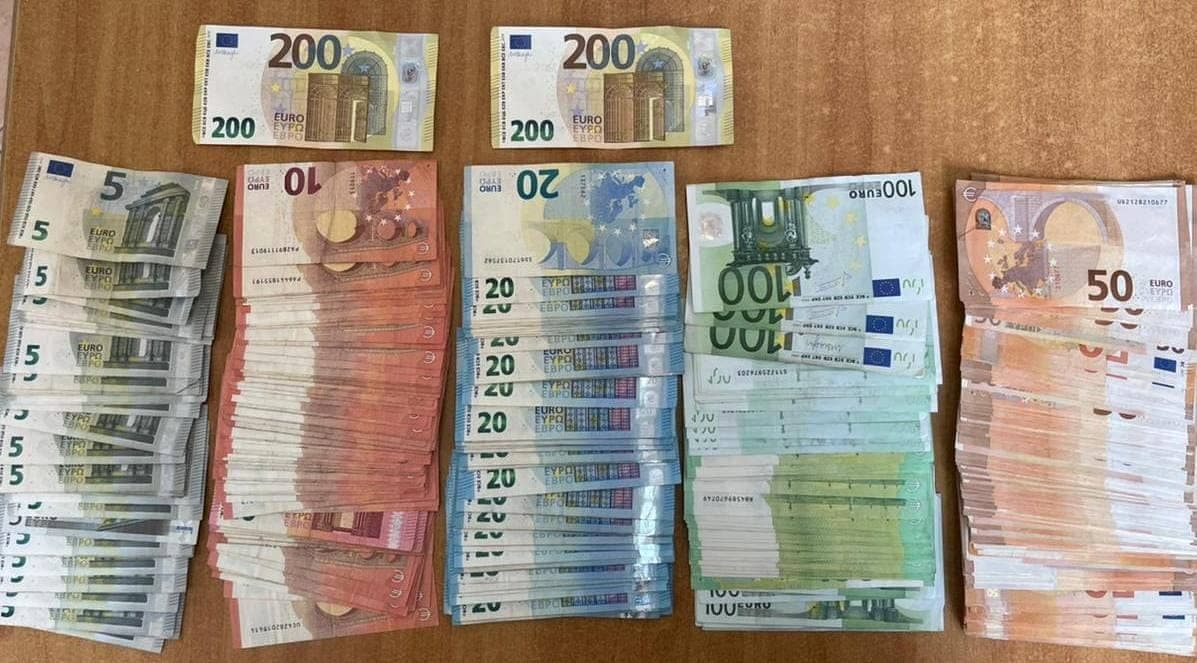 Drejt Dubait me 15 mijë euro të padeklaruara, kapet në Rinas i riu nga Kosova