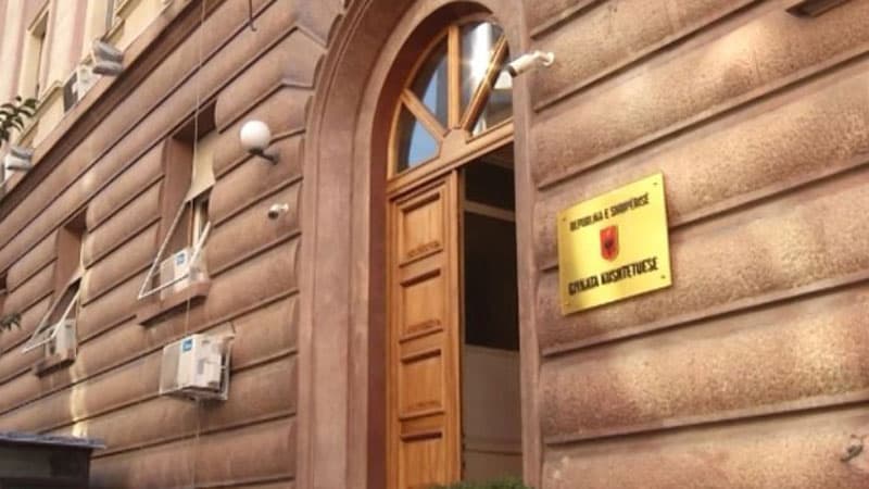 Kushtetuesja rrëzon qeverinë për Teatrin Kombëtar