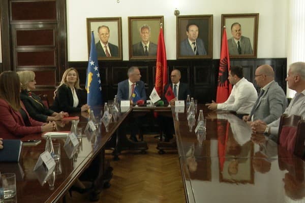 Universiteti i Prishtinës dhe Tiranës me marrëveshje bashkëpunimi për shkëmbimin e përvojave akademike