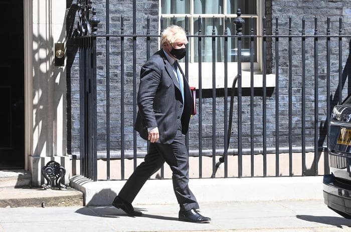Johnson i thotë “mjaft” mbajtjes së maskës dhe distancimit social