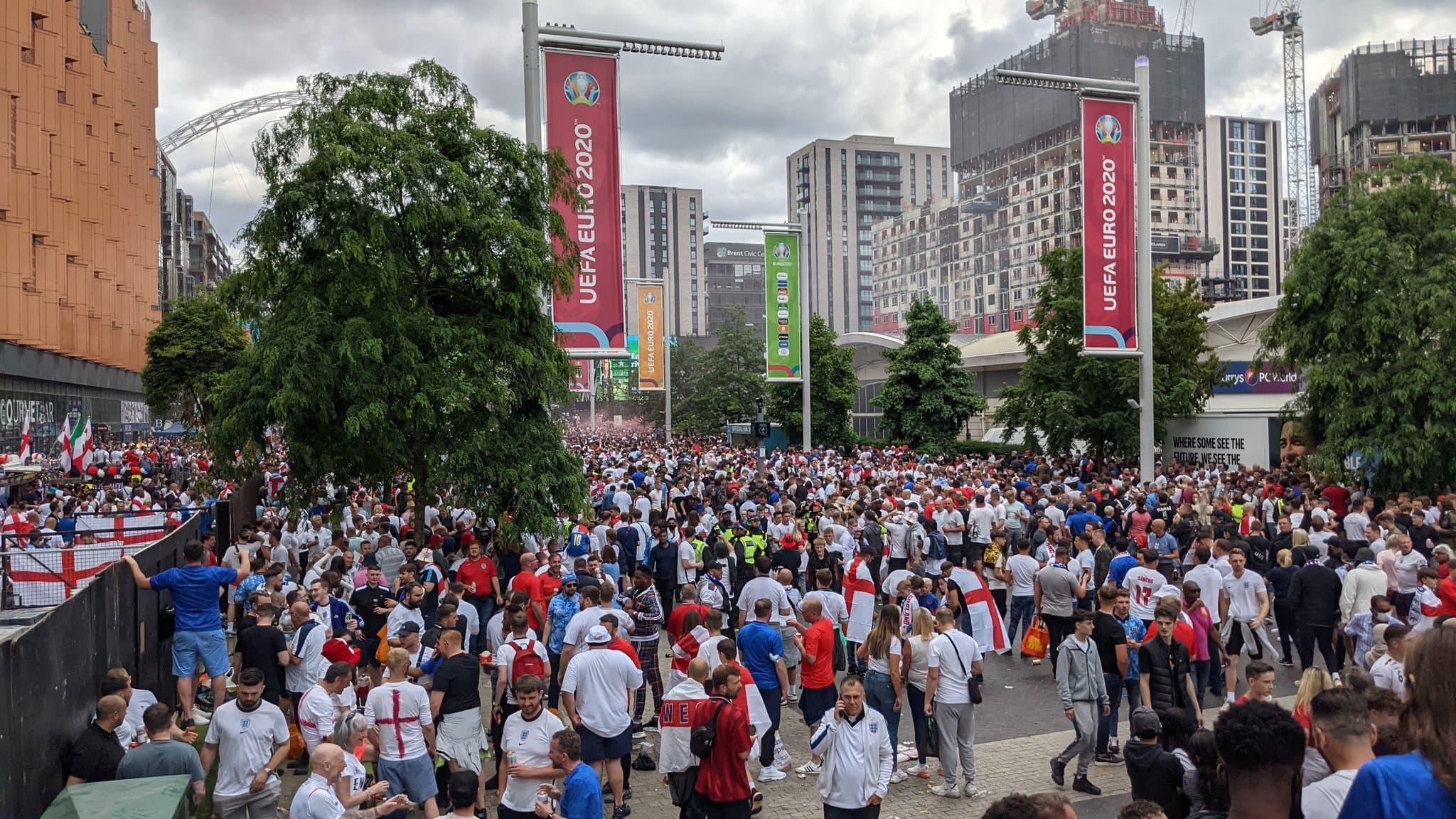 Numër i vogël italianësh në “Wembley”, anglezët mbushin sheshet para finales (Video)