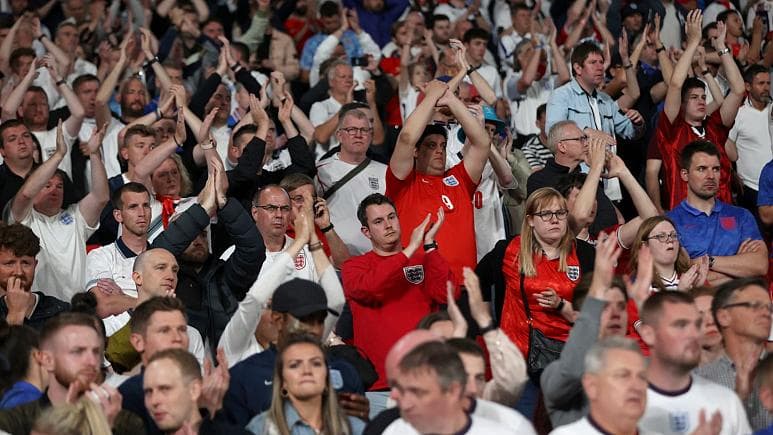OBSH kritika për finalen e EURO 2020: Mungesa e vëmendjes ndaj Covid shkatërruese