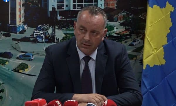 Mbi 800 të helmuar nga uji i pijshëm në Deçan/ Ramosaj: Dyshime se helmimi ishte i qëllimshëm