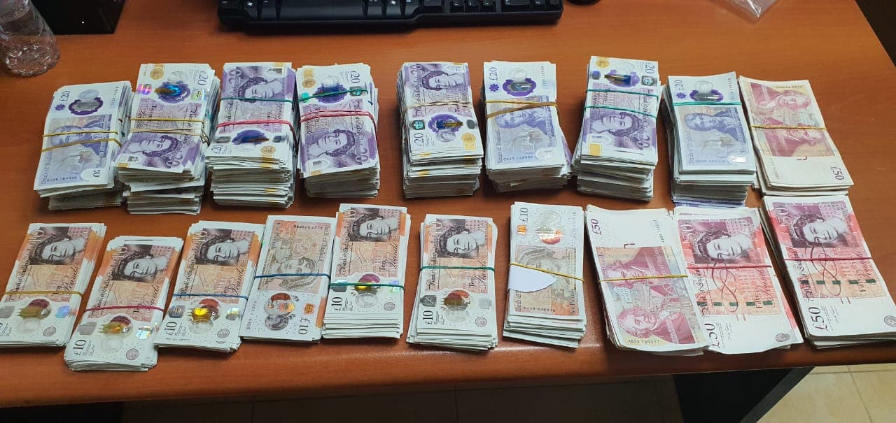 Kishte fshehur mbi 94 mijë paund në makinë, arrestohet 49-vjeçari në Kakavijë