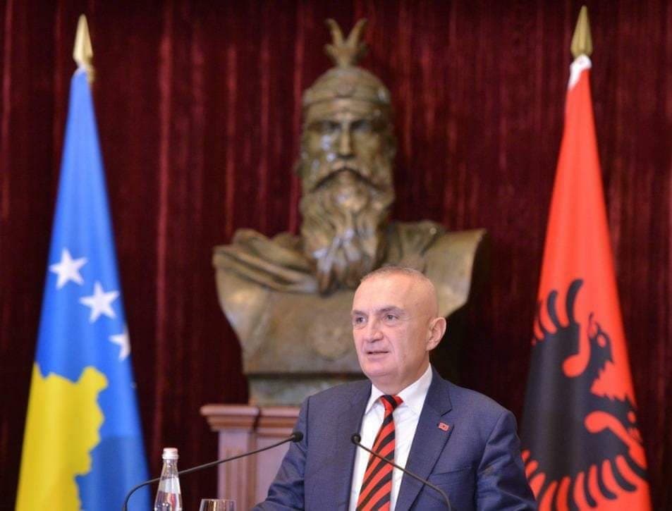 Helmimi i qytetarëve nga uji në Deçan, Meta: Nxis qeverinë shqiptare t’u gjendet pranë