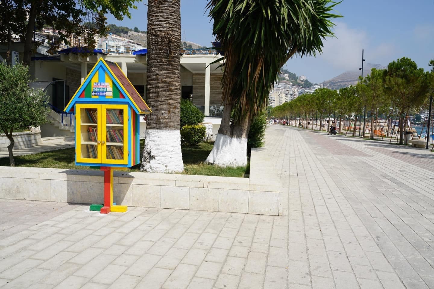 “Biblioteka e Natyrës” në rrugët e Sarandës dhe Ksamilit