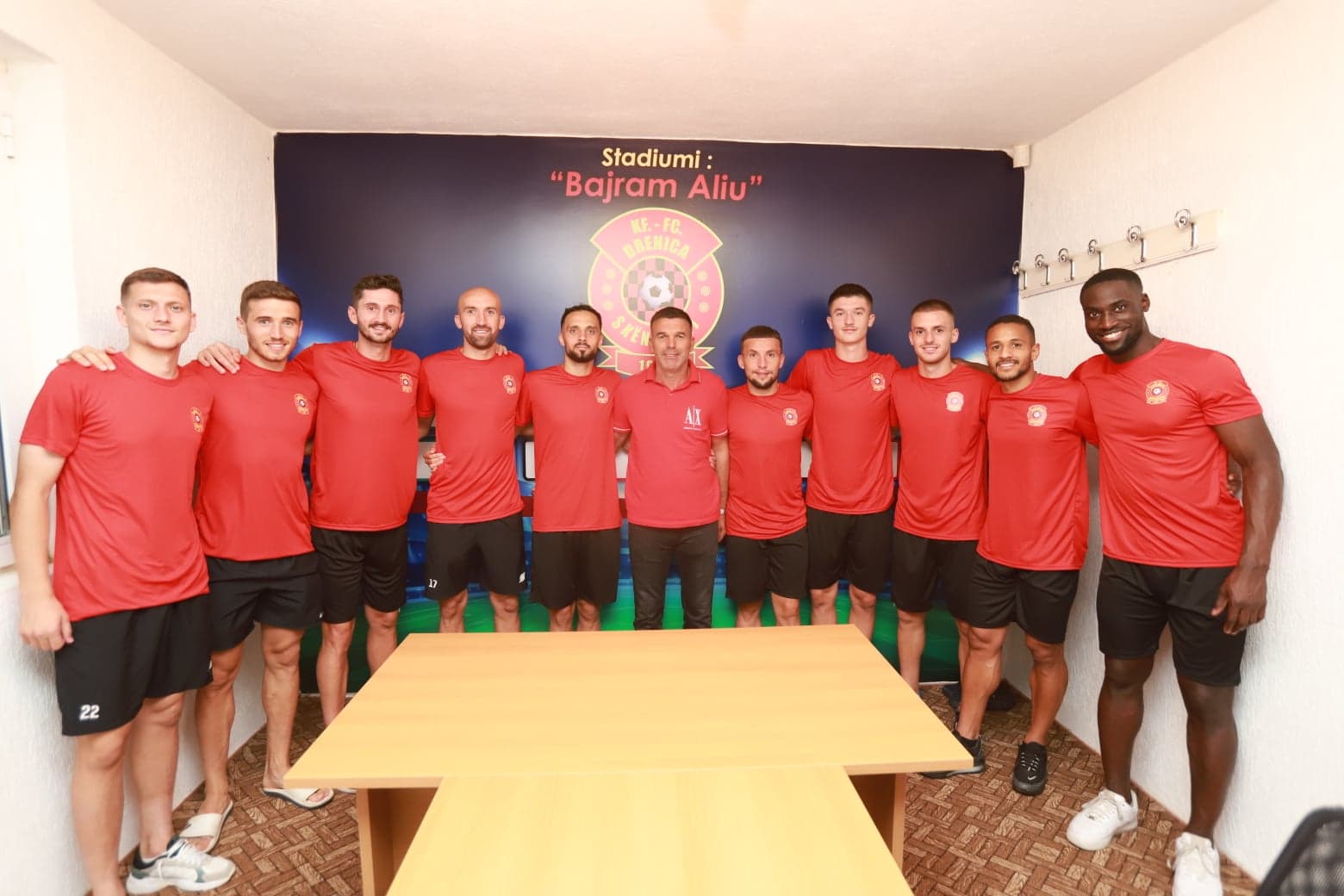 Klubi i Superligës lëviz në merkato, zyrtarizon firmën me 9 lojtarë