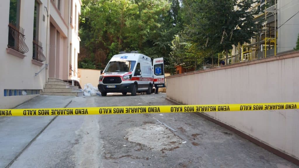 Bie nga kati i tretë, vdes 25-vjeçari në Thumanë