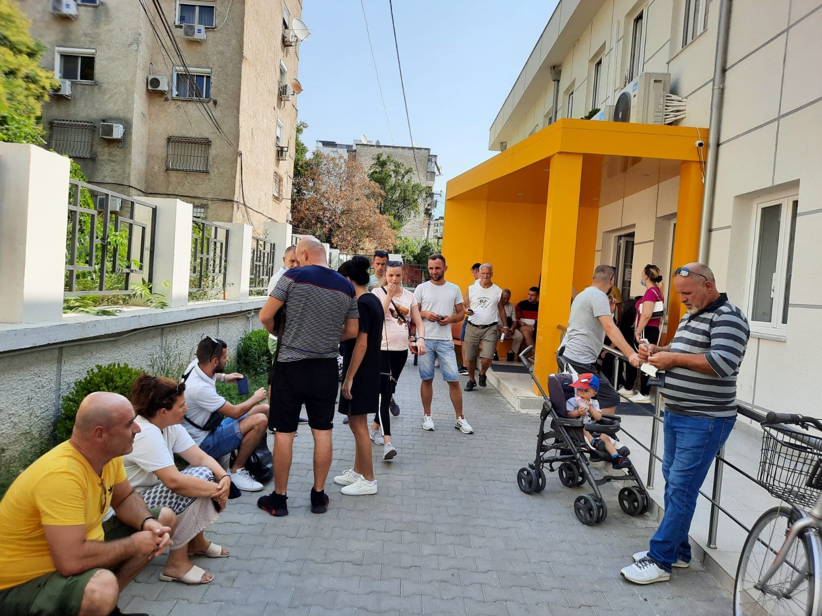 “Vaksinimi masiv” me një infermiere në Qendrën Shëndetësore nr.1 në Tiranë