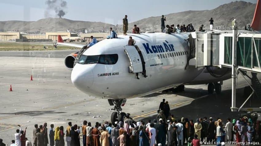 Kaosi në aeroportin e Kabulit shtyn sërish nisjen e afganëve për në Shqipëri