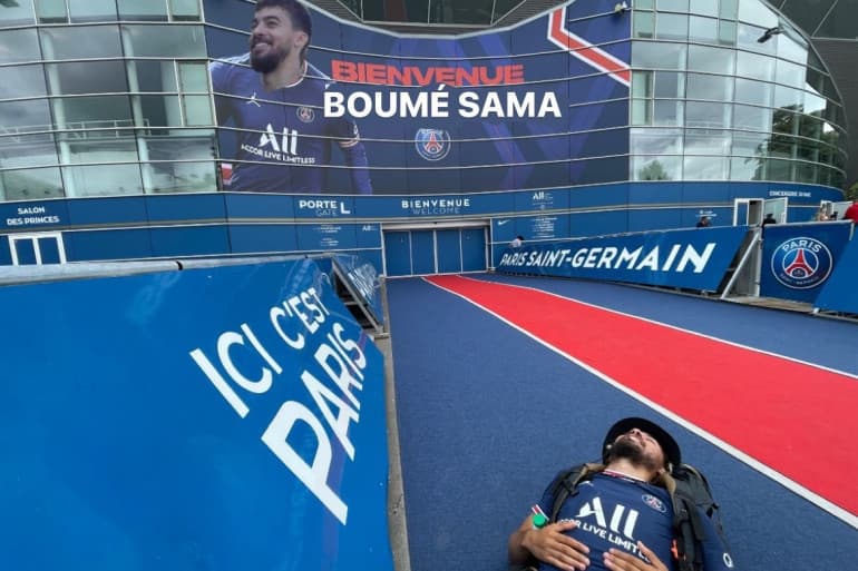 Basti i tifozit për Messin/ Bën 761 km në këmbë, mbërrin në Paris pas 8 ditëve udhëtim
