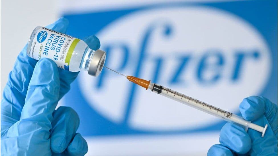 FDA i jep Pfizer-it licensën e përhershme kundër Covid-19