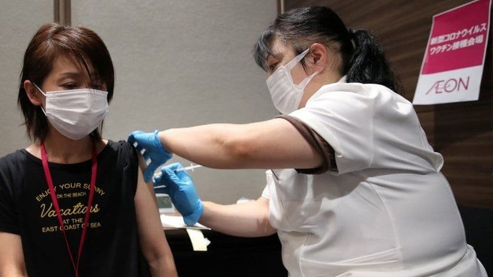Japonia pezullon 1.63 mln doza të vaksinës Moderna, shkak kontaminimi (VIDEO)