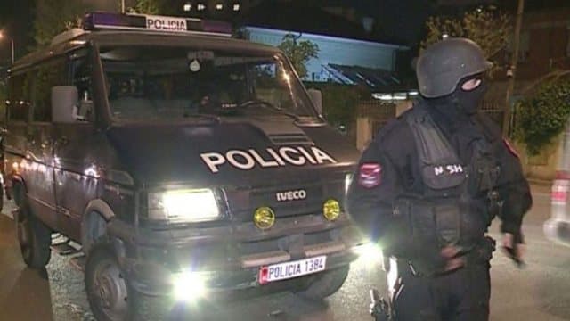 Arrestohet efektivi i FNSH, SHÇBA: Përdori uniformën e policisë dhe dhunoi dy persona!