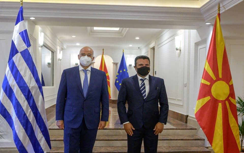 Dendias në Shkup, takohet me Osmanin dhe Zaev